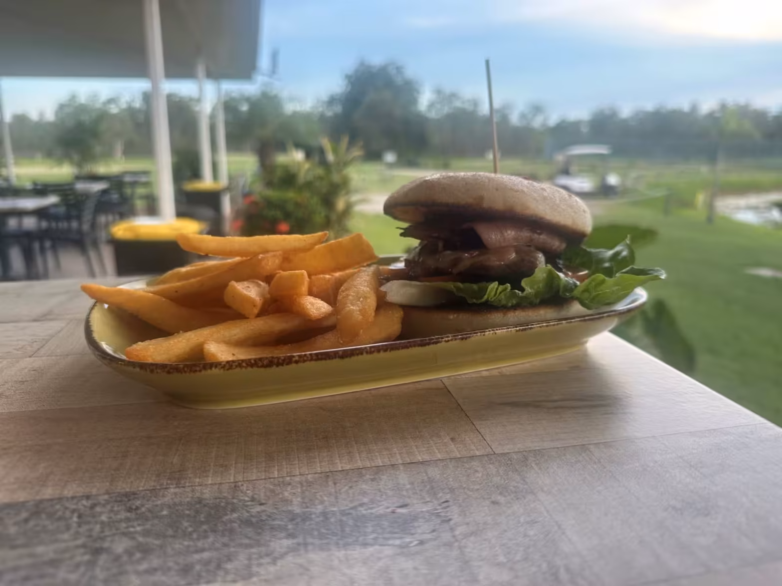 Restaurant & Bar